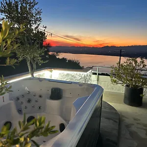 Duplex Avec Terrasse Magnifique Jacuzzi Vue Roses